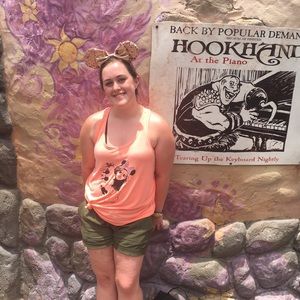 Meet your Posher, Lauren